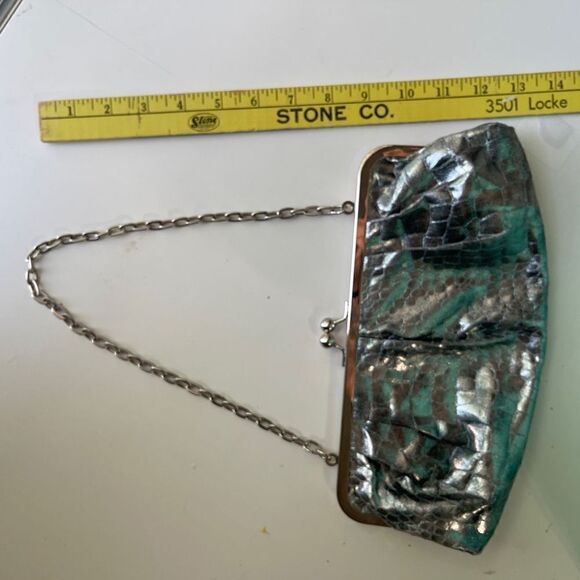 Candies Women's Metallic Silver Snakeskin Pattern Clutch Bag - Picture 4 of 6